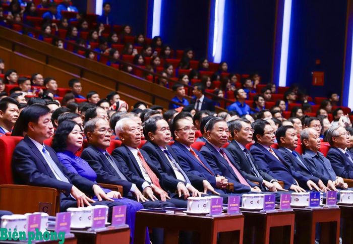 Tổng Bí thư, Chủ tịch nước Tô Lâm cùng các đại biểu dự Đại hội. Ảnh: Chiến Khu