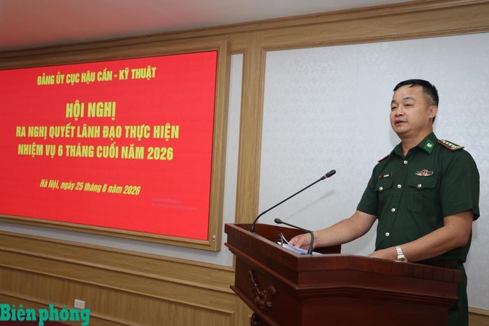 Đại tá Vũ Khương, Bí thư Đảng ủy, Phó Cục trưởng Cục Hậu cần - Kỹ thuật Bộ đội Biên phòng phát biểu tại hội nghị. Ảnh: Xuân Khoa