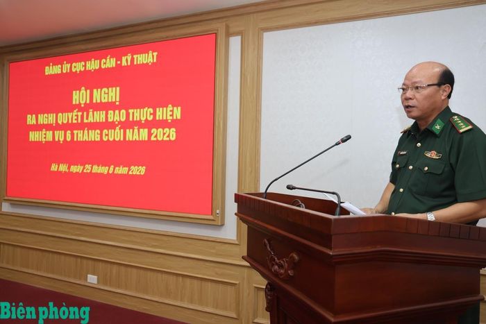Đại tá Nguyễn Đức Sỹ, Chủ nhiệm Hậu cần - Kỹ thuật Bộ đội Biên phòng phát biểu tại hội nghị. Ảnh: Xuân Khoa