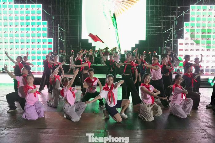 Những đại cảnh hoành tráng huy động sự tham gia của hàng trăm người.