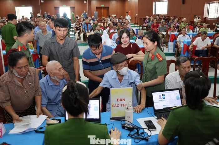 Cùng ngày, tại Trung tâm Hội nghị xã Đô Lương, Công an xã Đô Lương đã phối hợp với các phòng nghiệp vụ Công an tỉnh Nghệ An tổ chức thu nhận mẫu ADN đối với thân nhân các liệt sĩ chưa xác định được thông tin phần mộ trên địa bàn. Đợt này, xã Đô Lương có hơn 500 mẫu ADN được thu nhận.