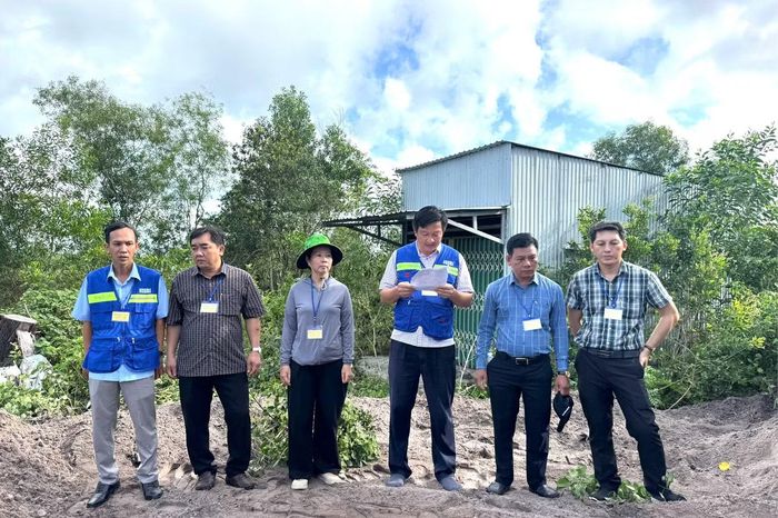 Lực lượng chức năng triển khai đợt cao điểm xử lý các trường hợp lấn chiếm đất rừng tại Phú Quốc. Ảnh: H. Dung