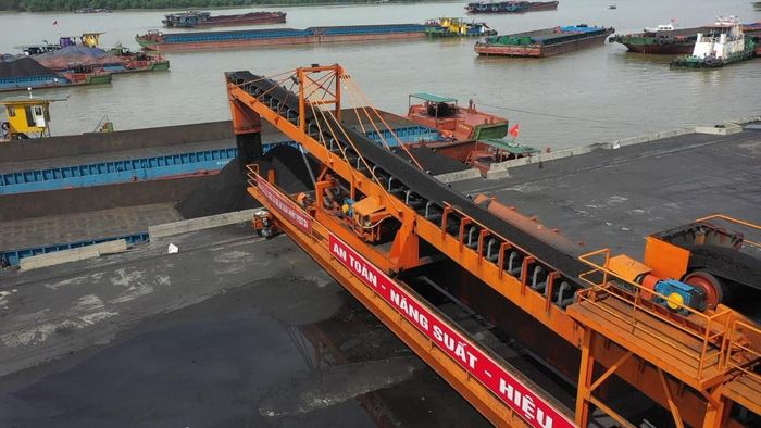 Cụm cảng Bến Cân và Điền Công (nằm tại phường Quang Trung, TP Uông Bí, Quảng Ninh) là trung tâm logistics chiến lược của TKV.