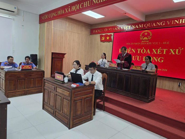 Hội đồng xét xử vụ án mua bán trái phép chất ma túy.