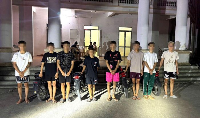 Nhóm thanh niên và phương tiện vi phạm tại cơ quan công an