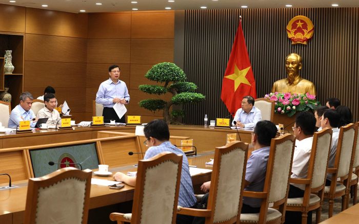 Ủy viên Bộ Chính trị, Phó Thủ tướng Thường trực Phạm Gia Túc chủ trì cuộc họp nghe báo cáo phương án giao thành phố Hà Nội làm cơ quan chủ quản một số dự án đường sắt quốc gia trên địa bàn - Ảnh: VGP