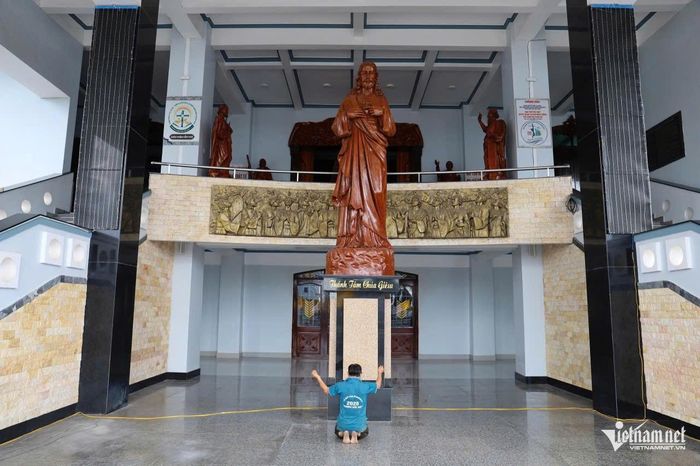 Cách bài trí trong thánh đường thể hiện sự uy nghiêm.