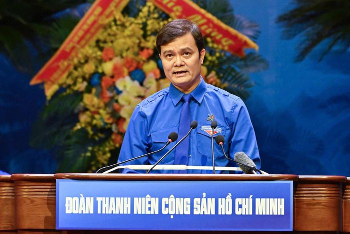 Bí thư thứ nhất Ban chấp hành Trung ương Đoàn Bùi Quang Huy trình bày diễn văn khai mạc