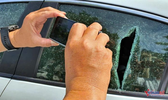 Xe ô tô bị chém vỡ kính. Ảnh: Tiến Dũng