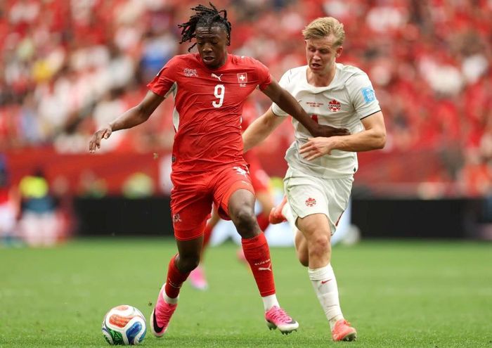 Chủ nhà Canada (áo trắng) chạm trán Nam Phi là cặp đấu đầu tiên của vòng 32 đội - Ảnh: FIFA