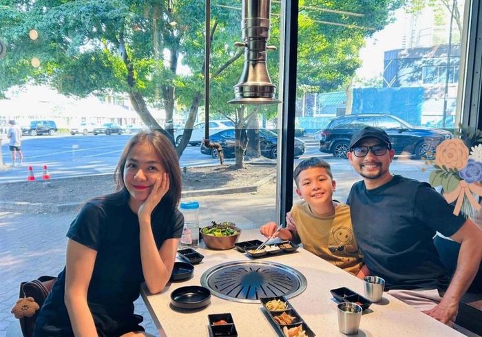 Vợ chồng Huỳnh Đông - Ái Châu hòa vào không khí sôi nổi của 1 số trận đấu World Cup được tổ chức tại Canada. 