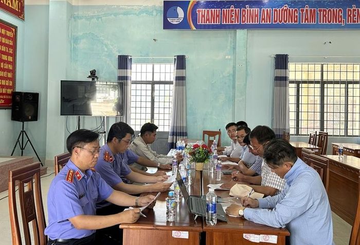  VKSND khu vực 4 làm việc với các đơn vị liên quan về tình trạng hư hỏng, thiếu hộ lan bảo vệ tại các cầu qua kênh Văn Phong.