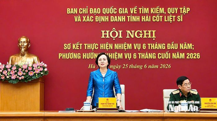 Đồng chí Phạm Thị Thanh Trà - Bí thư Trung ương Đảng, Phó Thủ tướng Chính phủ, Trưởng ban Chỉ đạo quốc gia về tìm kiếm, quy tập và xác định danh tính hài cốt liệt sĩ, phát biểu kết luận hội nghị. Ảnh: Dương Cầm