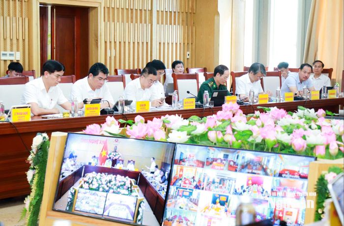 Các đại biểu dự phiên họp tại điểm cầu UBND tỉnh. Ảnh: Thành Duy