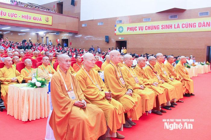 Các tăng ni tham dự đại hội. Ảnh: Mai Hoa