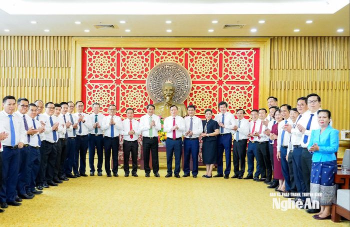 Đoàn đại biểu tỉnh Nghệ An và Thủ đô Viêng Chăn tại buổi tiếp. Ảnh: Phạm Bằng