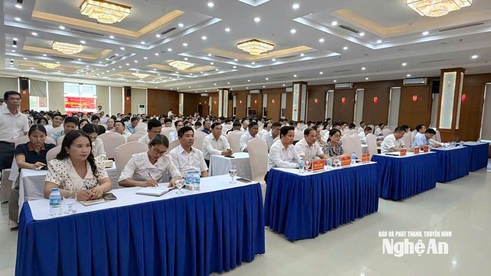 Các hội thẩm tham dự hội nghị tập huấn. Ảnh: Bùi Thọ