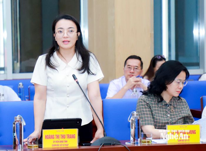 Đồng chí Hoàng Thị Thu Trang - Ủy viên Ban Chấp hành Đảng bộ tỉnh, Giám đốc Sở Tư pháp phát biểu tại phiên họp. Ảnh: Thành Duy
