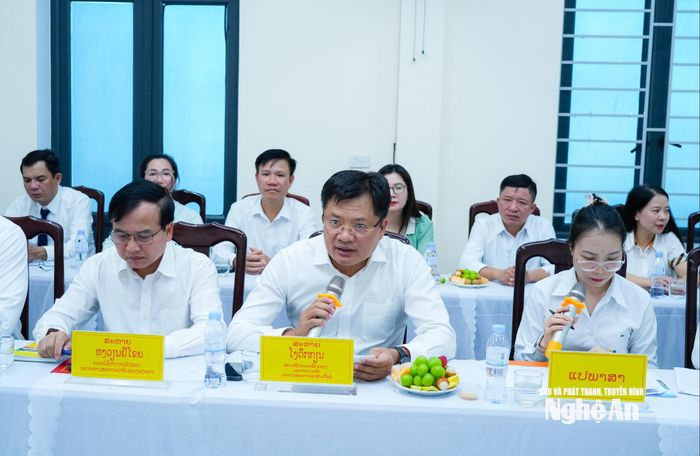 Bí thư Đảng ủy phường Cửa Lò Ngô Đức Kiên phát biểu tại cuộc làm việc. Ảnh: TL