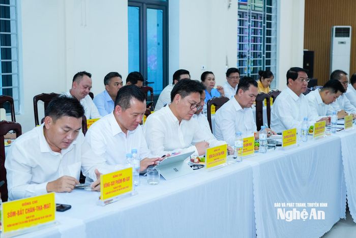 Đoàn lãnh đạo Thủ đô Viêng Chăn (nước CHDCND Lào) tham dự cuộc làm việc. Ảnh: TL