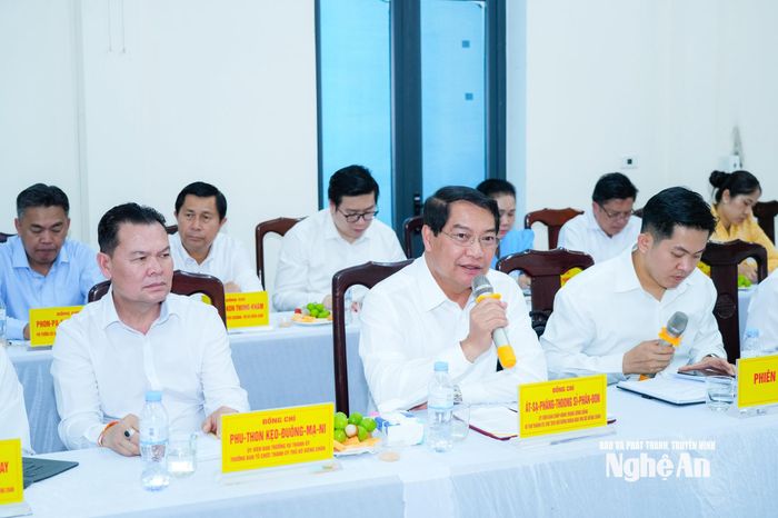 Đồng chí Athsaphangthong Siphandone - Ủy viên Trung ương Đảng, Bí thư Thành ủy, Chủ tịch HĐND Thủ đô Viêng Chăn phát biểu tại cuộc làm việc. Ảnh: TL