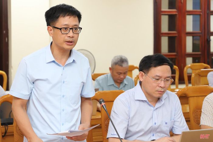 Ông Võ Tá Nghĩa - Phó Trưởng ban Quản lý KKT tỉnh Hà Tĩnh cho ý kiến liên quan đến đề xuất của chủ đầu tư về nhà ở công nhân phục vụ xây dựng dự án và khu vực đổ thải của dự án.