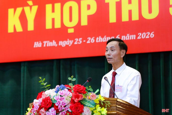 Giám đốc Sở Công Thương Lê Trung Phước trả lời phần chất vấn.