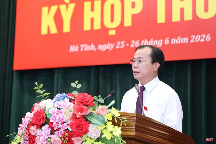 Đại biểu Nguyễn Thăng Long - Bí thư Đảng ủy, Chủ tịch HĐND phường Bắc Hồng Lĩnh (Tổ đại biểu số 9).