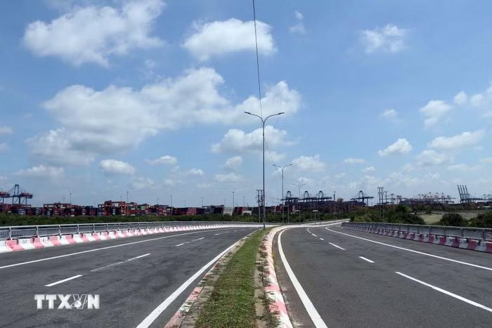 Đường 991B đi xuyên qua Khu thương mại tự do Cái Mép Hạ sắp hoàn thành. (Ảnh: Đoàn Mạnh Dương/TTXVN)