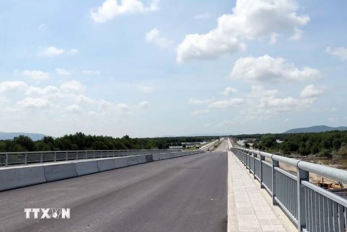 Đường 991B đi xuyên qua Khu thương mại tự do Cái Mép Hạ sắp hoàn thành. (Ảnh: Đoàn Mạnh Dương/TTXVN)