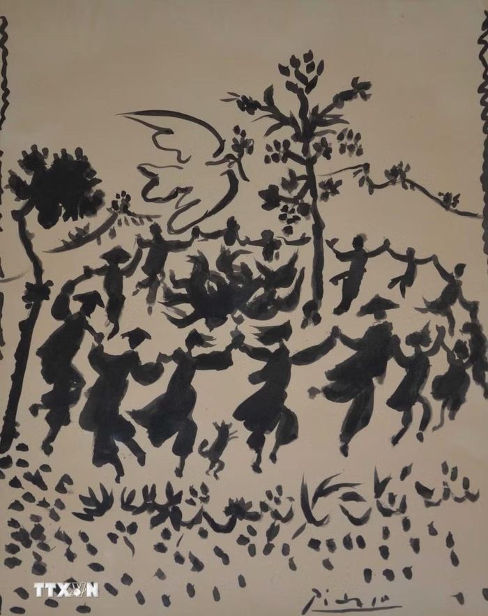 Bức tranh "Hòa bình muôn năm" (Vive la Paix) do danh họa Pablo Picasso thực hiện năm 1954 để chào mừng việc ký kết Hiệp định Geneva, hiện được lưu giữ tại Bảo tàng Nghệ thuật và Lịch sử Paul Éluard ở thành phố Saint-Denis, vùng Ile-de-France (Pháp). (Ảnh: Hữu Chiến/TTXVN)