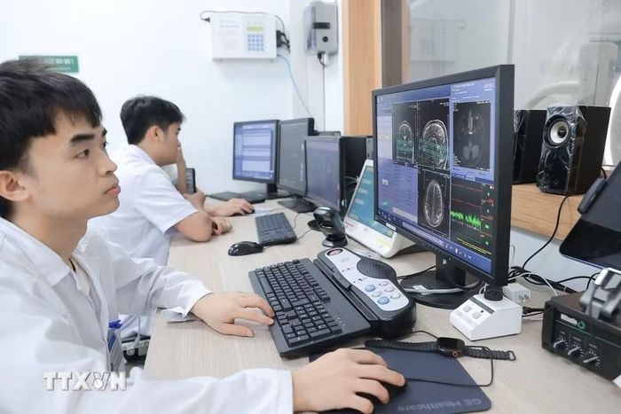 Phòng chụp cộng hưởng từ sử dụng trang thiết bị hiện đại. (Ảnh: Minh Quyết/TTXVN)