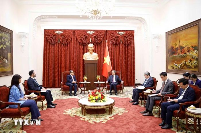 Tổng Bí thư, Chủ tịch nước Tô Lâm tiếp Đại sứ đặc mệnh toàn quyền Nhà nước Palestine Saadi Salama. (Ảnh: Thống Nhất/TTXVN)