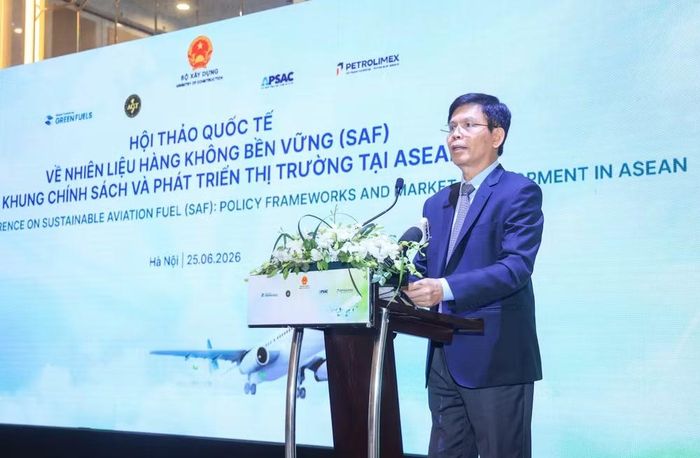 Thứ trưởng Bộ Xây dựng Lê Anh Tuấn phát biểu tại hội thảo. (Ảnh: Tạ Hải/Vietnam+)