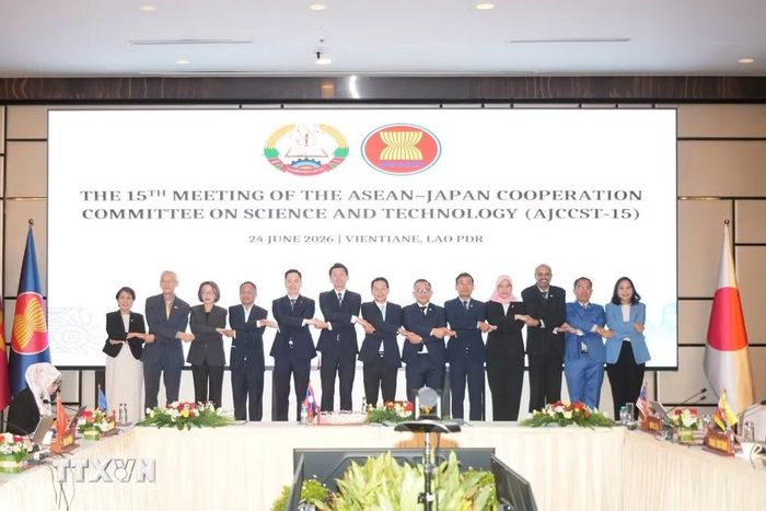Đoàn đại biểu các quốc gia thành viên ASEAN chụp ảnh lưu niệm tại Hội nghị. (Ảnh: Văn Phiên/TTXVN)