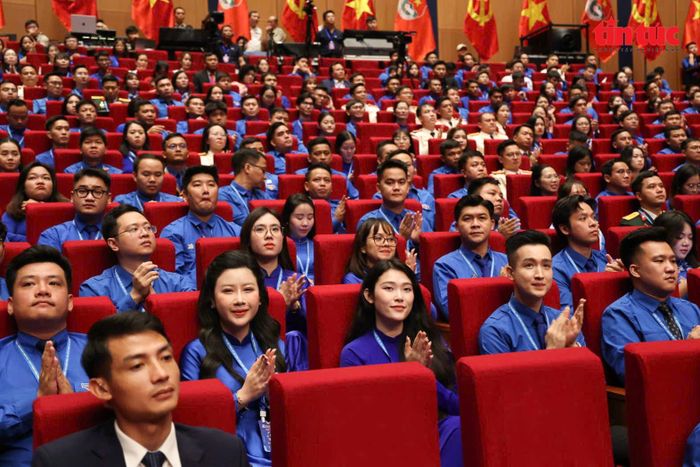 Các đại biểu Thành Đoàn Hà Nội tham dự phiên trọng thể đại hội Đoàn toàn quốc lần thứ XIII.
