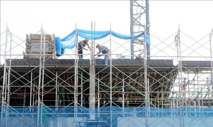 Thi công xây dựng nhà ở cho công nhân, người thu nhập thấp.
