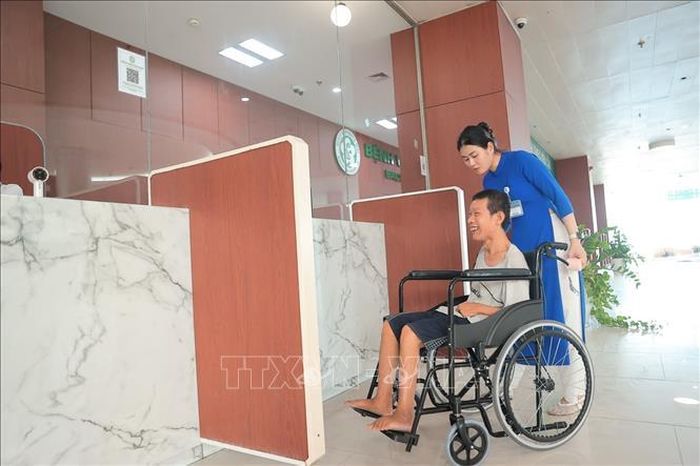 Ngay trong ngày 24/6/2026, Bệnh viện Bạch Mai cơ sở Ninh Bình đã tổ chức chương trình khám sức khỏe miễn phí cho người khuyết tật, các đối tượng yếu thế trong xã hội và những người thuộc diện được hưởng chính sách ưu đãi, hỗ trợ của Nhà nước.