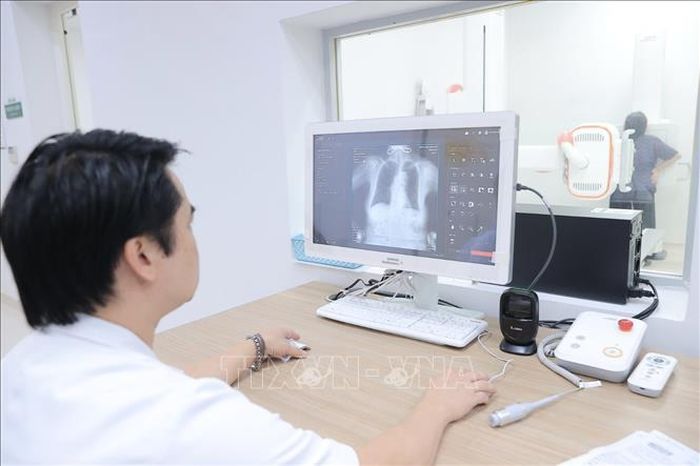 Về cơ sở vật chất, Bệnh viện Bạch Mai cơ sở Ninh Bình là một trong những bệnh viện hiện đại nhất hiện nay với hệ thống hạ tầng đồng bộ, khang trang, hiện đại, các hệ thống phòng mổ, hồi sức tích cực, chẩn đoán hình ảnh, xét nghiệm, cấp cứu và điều trị được đầu tư theo tiêu chuẩn tiên tiến.