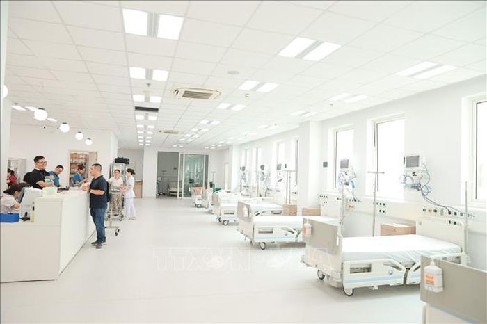 Với quy mô 1.000 giường bệnh, để chuẩn bị cho việc đưa vào hoạt động, đơn vị đã chủ động bố trí nguồn nhân lực, trang thiết bị và các điều kiện cần thiết nhằm sẵn sàng vận hành ngay từ giai đoạn đầu.