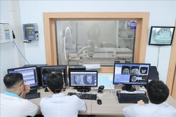Phòng chụp cộng hưởng từ sử dụng trang thiết bị hiện đại.