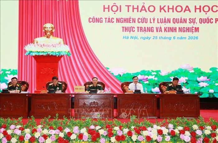 Đoàn Chủ tịch điều hành hội thảo. Ảnh: Trọng Đức/TTXVN