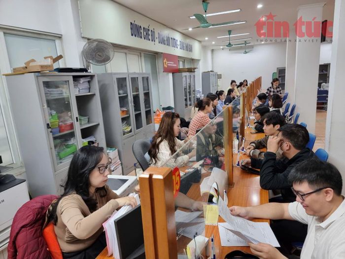Giải quyết thủ tục hưởng bảo hiểm thất nghiệp cho người lao động.