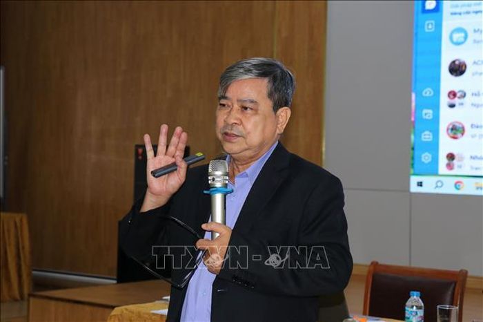 Ông Nguyễn Tất Năm, thành viên Hội đồng Trọng tài lao động Thành phố Hồ Chí Minh, phát biểu tại tọa đàm.