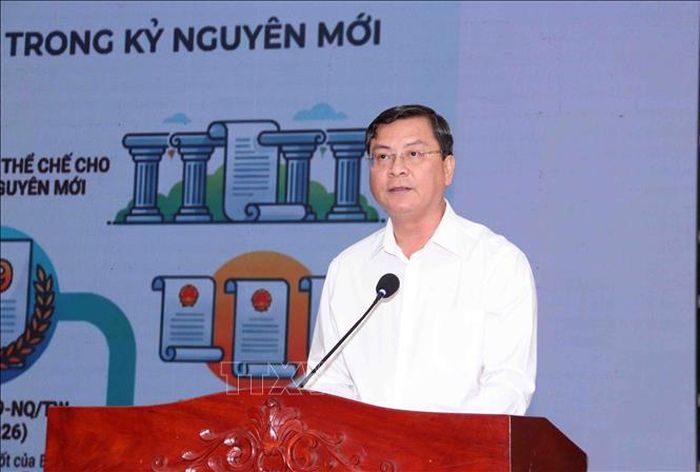 Ông Nguyễn Công Vinh, Phó Chủ tịch UBND Thành phố Hồ Chí Minh, thông tin về tình hình kinh tê - xã hội Thành phố 6 tháng đầu năm 2026 và nhiệm vụ, giải pháp trọng tâm 6 tháng cuối năm 2026.