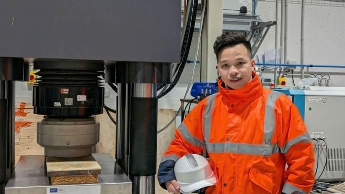 Ông muốn gửi gắm thông điệp gì tới các bạn trẻ Việt Nam đang học tập, nghiên cứu và làm việc ở nước ngoài nhưng luôn mong muốn đóng góp cho quê hương?