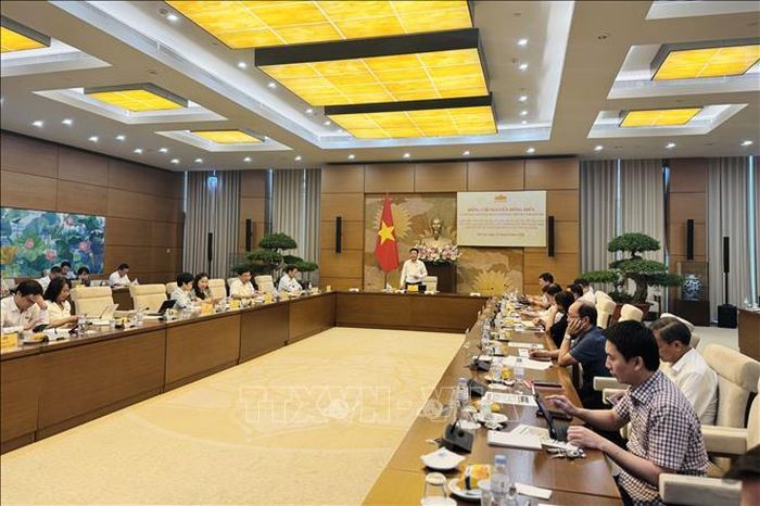 Toàn cảnh cuộc họp.