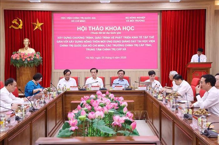 Xây dựng chương trình, giáo trình về phát triển kinh tế tập thể gắn với xây dựng nông thôn mới ứng dụng giảng dạy trong hệ thống trường chính trị. Ảnh: Văn Điệp/TTXVN