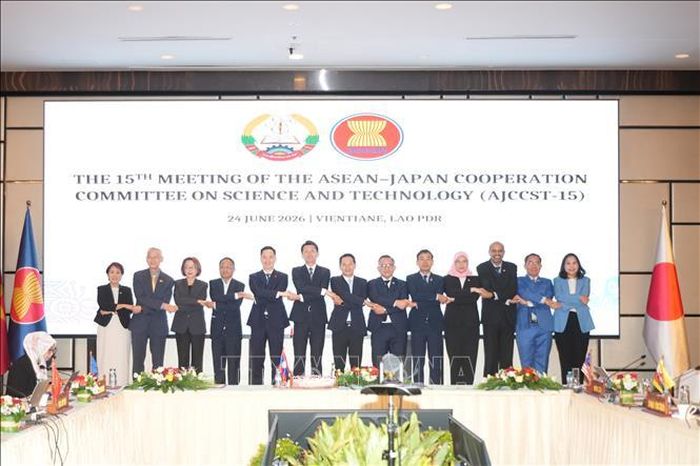 Đoàn đại biểu các quốc gia thành viên ASEAN chụp ảnh lưu niệm tại Hội nghị. Ảnh: Văn Phiên/PV TTXVN tại Lào
