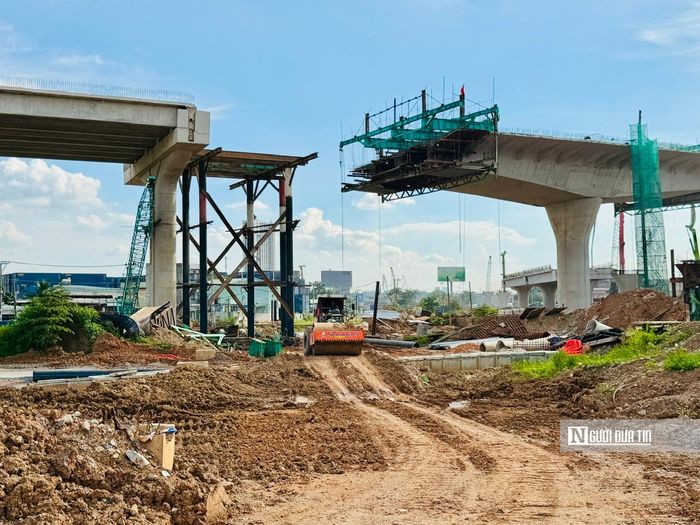 Hồi giữa tháng 4/2026, UBND Tp.HCM đặt ra yêu cầu là toàn bộ Vành đai 3 Tp.HCM phải sớm hoàn thành và đưa vào khai thác kỹ thuật các đoạn trên cao trước ngày 30/6/2026. Đây là dự án giao thông trọng điểm của Tp.HCM sẽ thực hiện nhiệm vụ kết nối vùng. Tuy nhiên đến nay, vì nhiều lý do khác nhau nên dự án vẫn chưa thể "đuổi kịp" tiến độ đề ra.